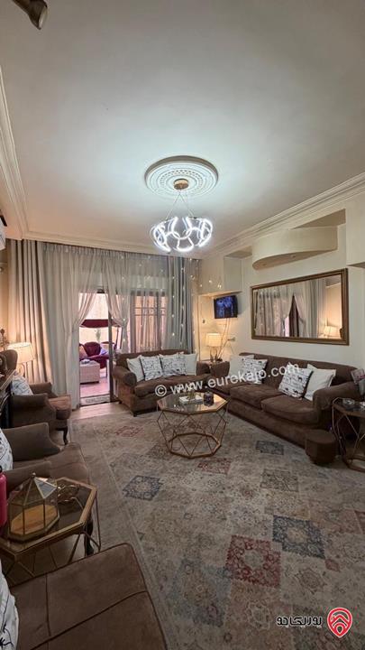 شقة ارضية مساحة 270م داخلي و 50م خارجي للبيع في عمان  - ام السماق