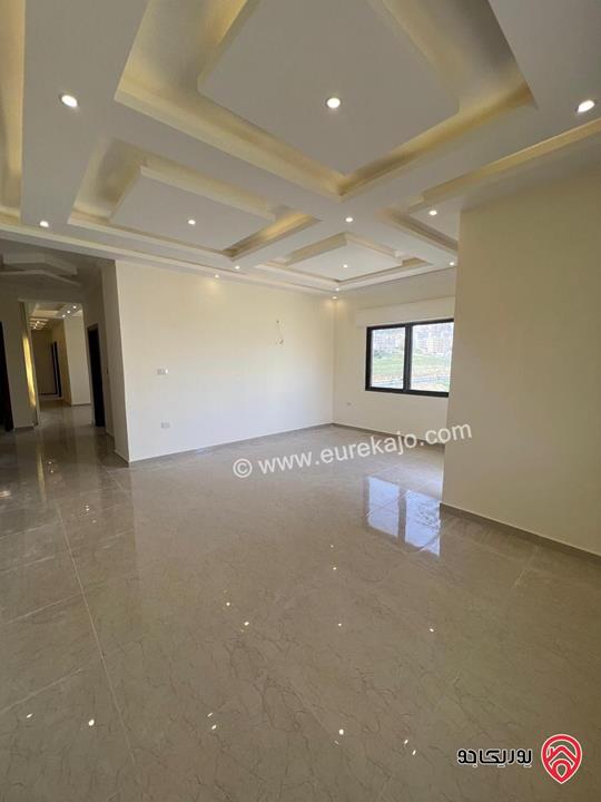 شقة فخمة طابق ثالث مساحة 160م للبيع في عمان - الجبيهة / حي المنصور