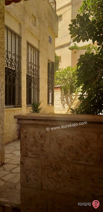 بيت مستقل مساحة 300م على أرض 415م للبيع في الزرقاء – جبل طارق ( تشطيبات جديدة )