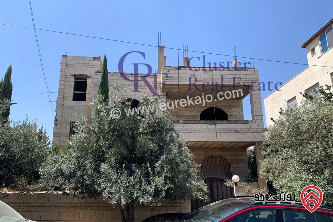 أرض سكنية مساحة ⁦⁦909⁩⁩م عليها بناء للبيع في عمان - حي الصحابة (⁦⁦120⁩⁩م عن طريق المطار)