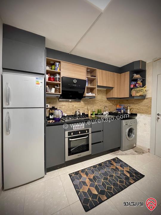 شقة أرضية مفروشة مساحة 120م داخلي و 100م خارجي للإيجار في عمان - الشميساني