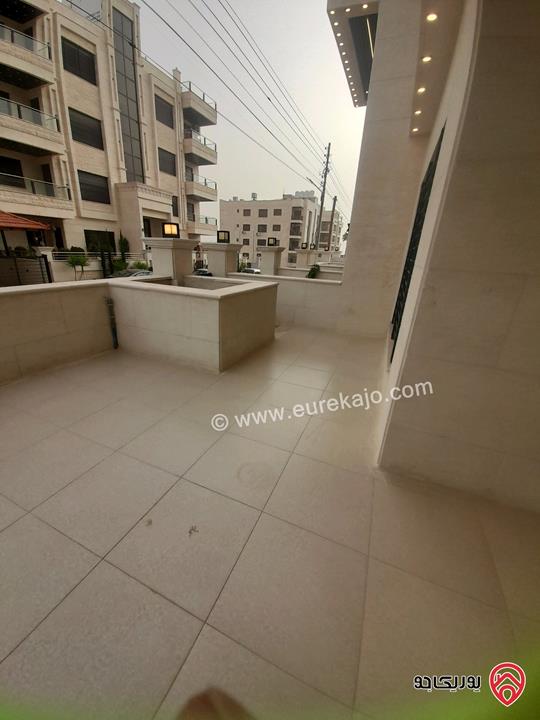 شقة سوبر ديلوكس ارضية مساحة 230م داخلي و 60م خارجي للبيع في عمان - طريق المطار