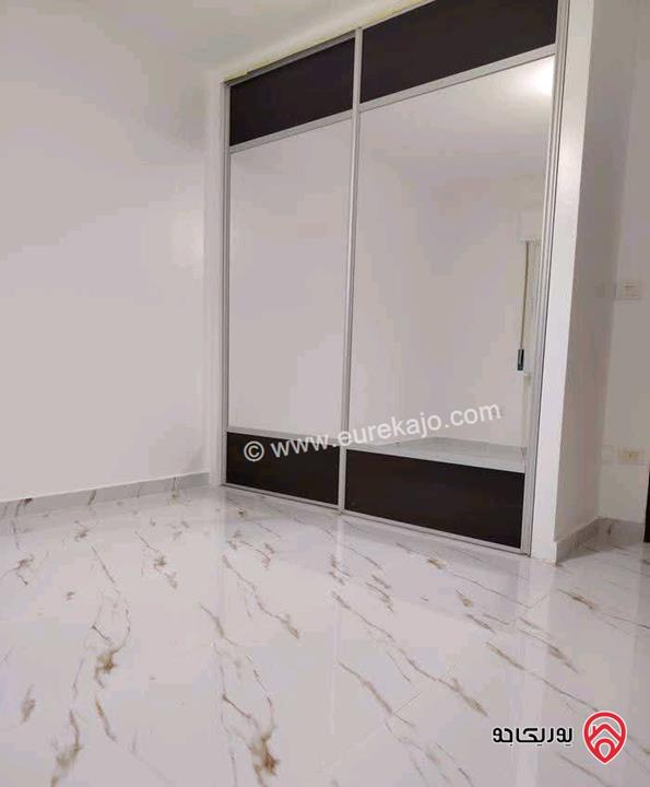 شقة فارغة مساحة 180م داخلي و 120م خارجي للايجار في عمان - دير غبار