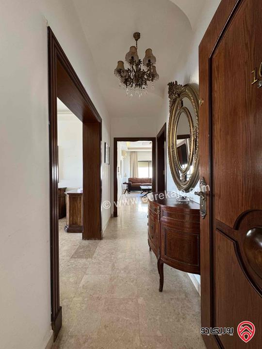 شقة طابق اخير مساحة 187م مع رووف منفصل 48م وترس 110م للبيع في عمان - مرج الحمام