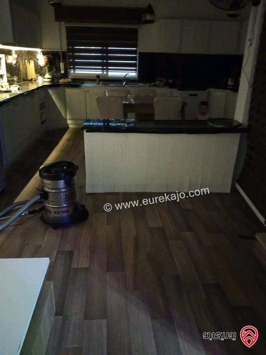 (التواصل فقط عن طريق الواتساب) منزل مع حديقة مساحة 220م على أرض 685م للبيع في اربد - الحي الشرقي