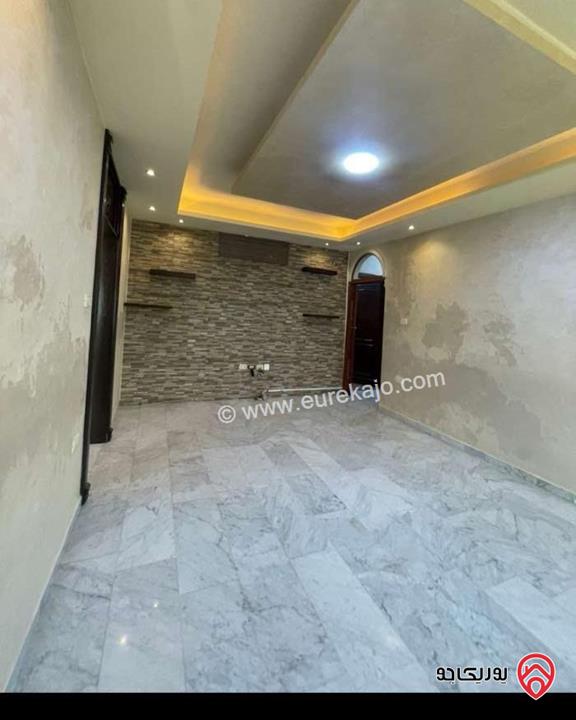 شقة فارغة طابق ثالث مساحة 190م للإيجار في عمان - تلاع العلي 