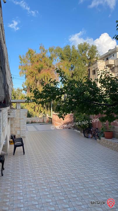 منزل مكون من طابقين على ارض 1 دونم و 27م للبيع في الكمالية ( حوض سلطان السلط)