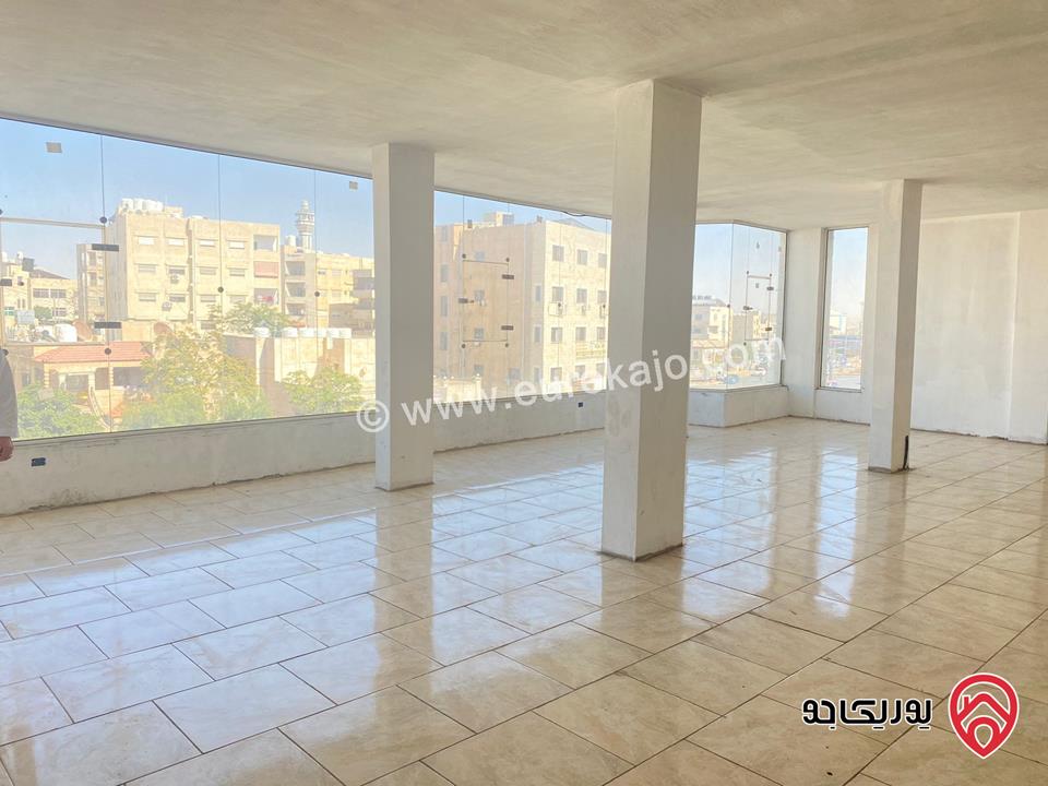 مكاتب بمساحات مختلفة للايجار في الزرقاء الجديدة شارع الكرامة