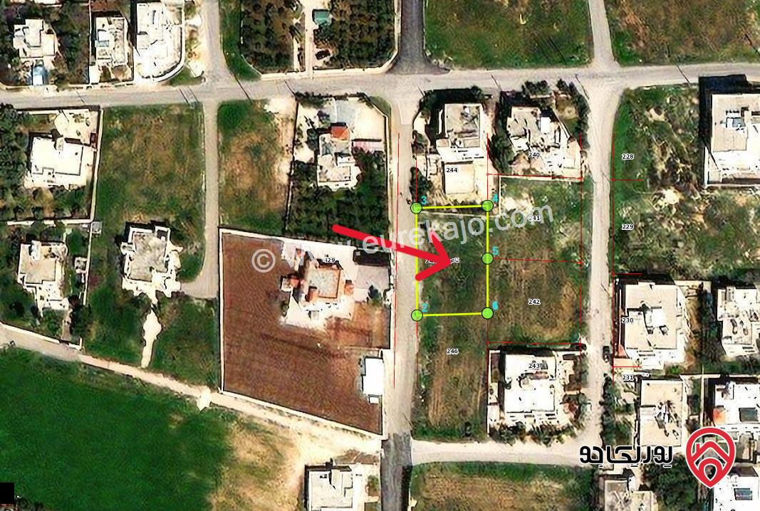 قطعة ارض مساحة 961م للبيع في عمان - من اجمل اراضي ناعور واجهة على الشارع تصلح لبناء فيلاتين متلاصقتين منطقة سكنية راقية