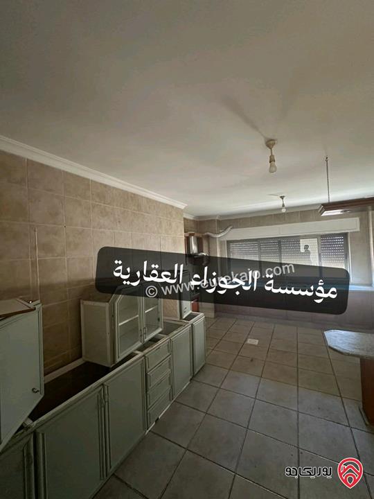 شقة فارغة طابق اول مساحة 250م للايجار في عمان - مرج الحمام مع بلكونتين