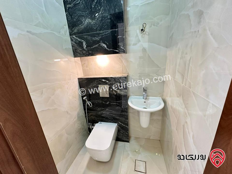 شقة طابق ثالث دوبلكس مساحة 300م وترس واسع 150م للبيع في عمان - ضاحية النخيل