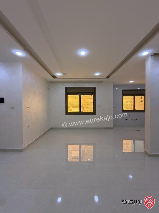 شقة طابق اول مساحة داخلية 150 متر سوبر ديلوكس للبيع في عمان - طبربور 