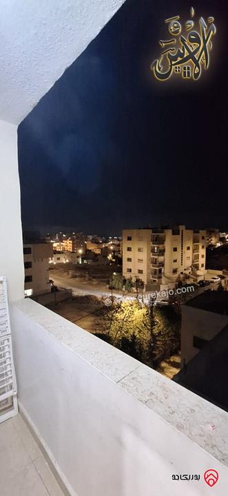 شقـة طابق ثالـث فنـي مساحة 135م للبيــع في الزرقاء الجديدة