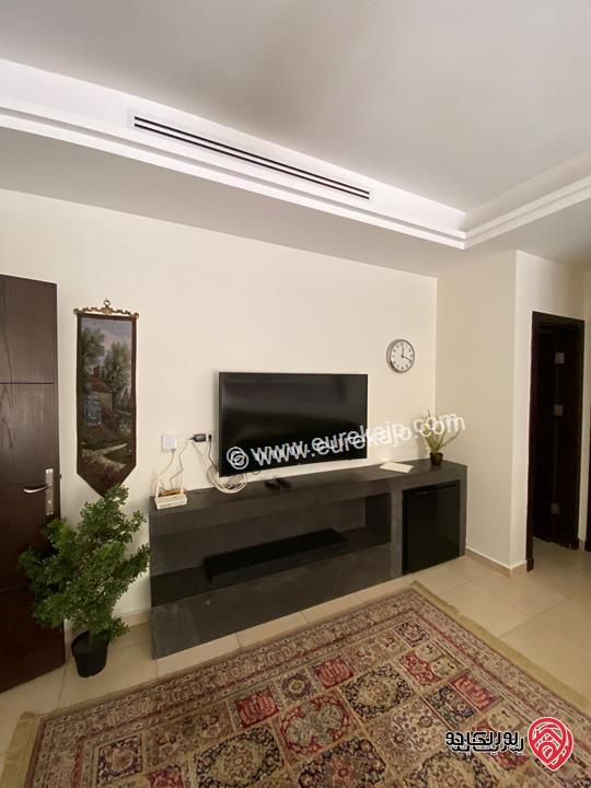 شقة طابق شبه ارضي مساحة 200م داخلي و 70م خارجي للبيع مفروشة في عمان - عبدون