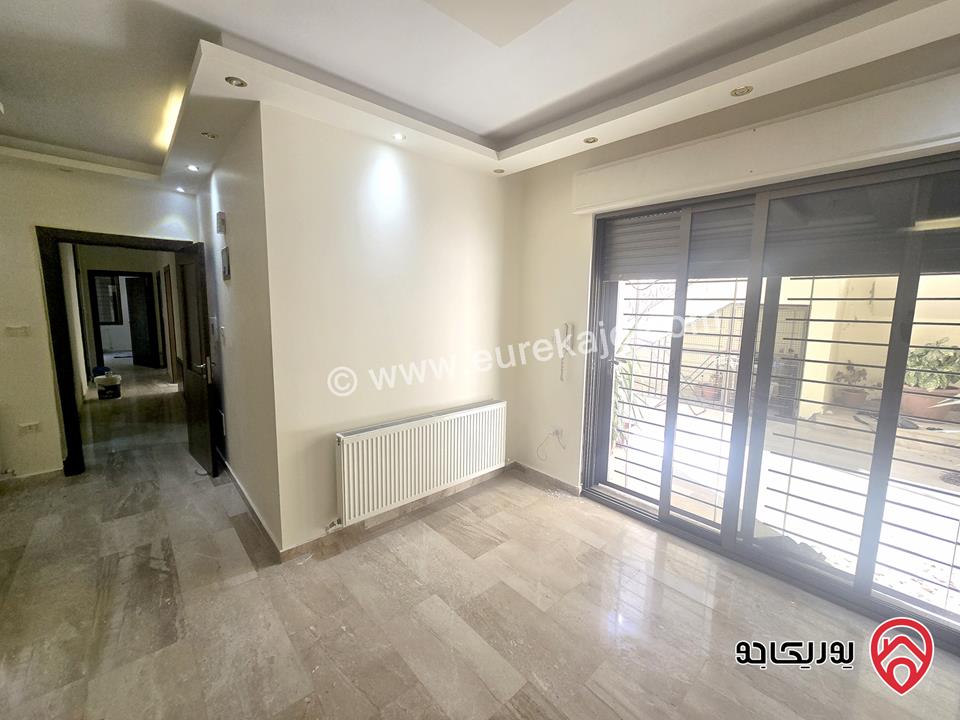 شقة شبه ارضي مساحة 140م داخلي و 130م خارجي للإيجار الفارغ في عمان - الرابية