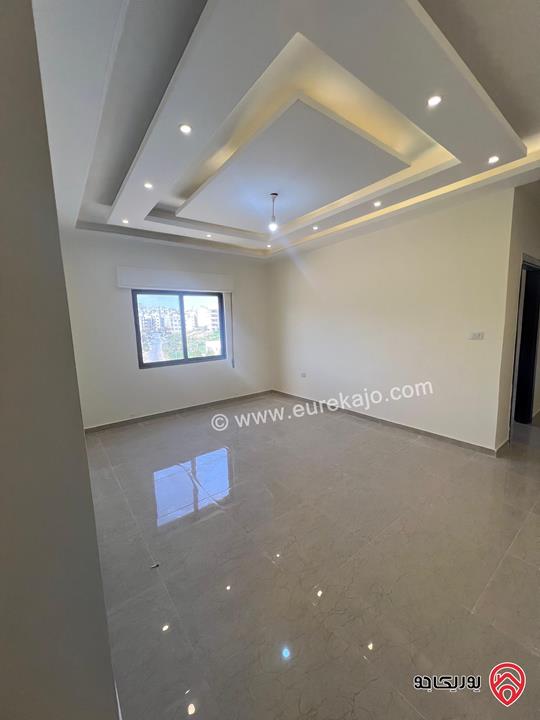 شقة فخمة طابق ثالث مساحة 160م للبيع في عمان - الجبيهة / حي المنصور