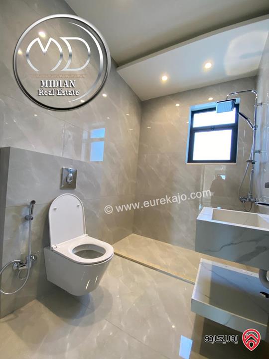 شقة دوبلكس طابق أخير مع روف للبيع في عمان - الرابية مساحة 205م مع تراسات تشطيبات ديكورات سوبر ديلوكس اطلالة رائعة