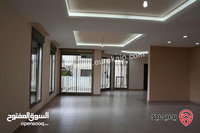فيلا فخمة مساحة 870م على أرض 550م للايجار في عمان - الكرسي 