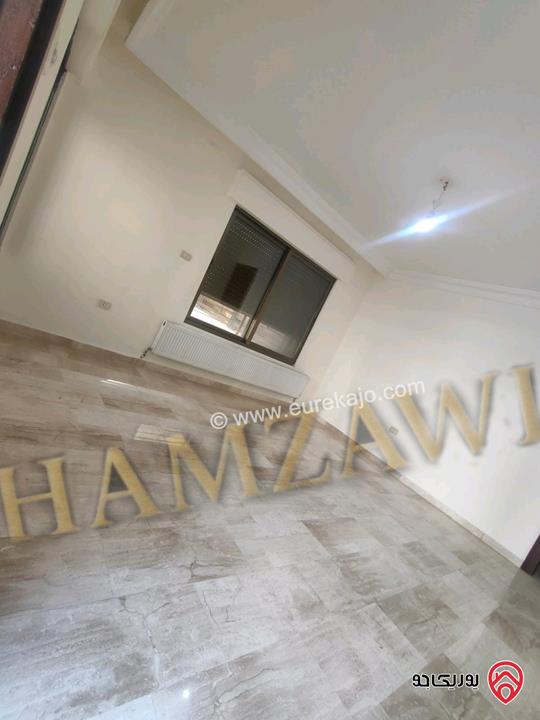 شقة فارغة طابق ارضي مساحة 100م داخلي و 120م خارجي للإيجار في عمان - عبدون 