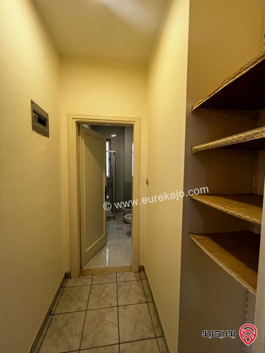 شقة طابق اول 70م غرفة نوم مع توابعها فارغة للايجار في عمان - الشميساني