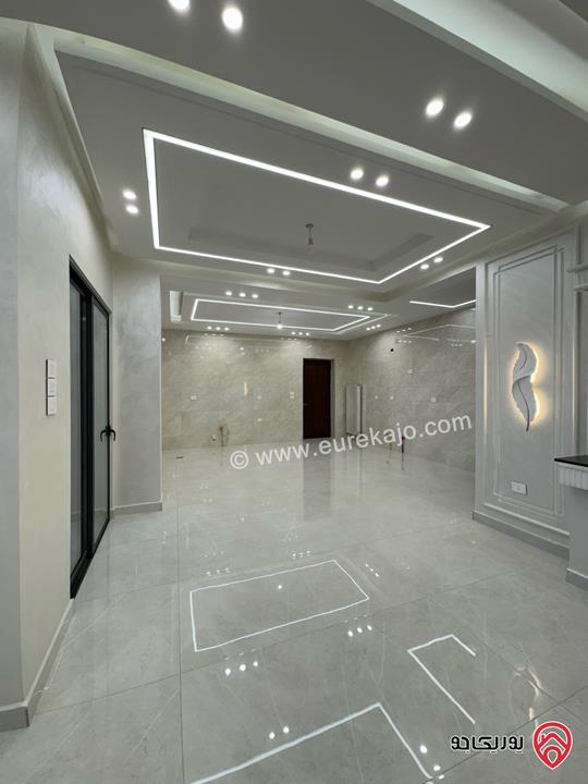شقة سوبر ديلوكس طابقية طابق اول مساحة 325م للبيع في عمان - الجبيهة حي المنصور