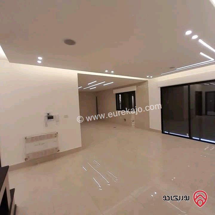 شقة ارضية مساحة 166م مع ترس أمامي للبيع في عمان - الجبيهة حي المنصور