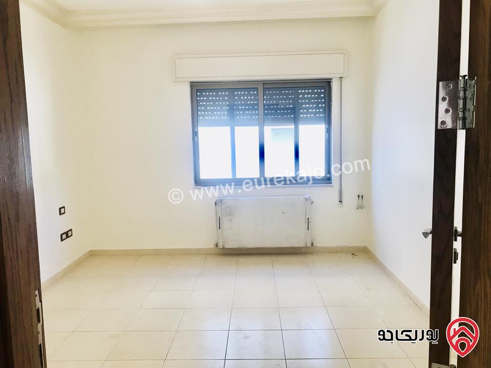 شقة طابق أرضي مُعلّق مطلّة مساحة 188م داخلي و 20م خارجي للبيع في عمان - عرقوب خلدا