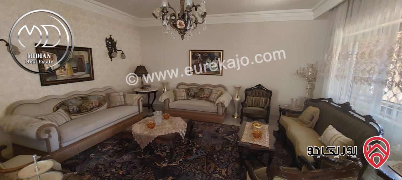 شقة ارضية مفروشة للايجار في عمان - الجاردنز مساحة 180م مع ترس و حديقة 200م تشطيبات و فرش سوبر ديلوكس