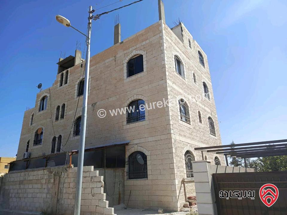 منزل مستقل مكون من 4 طوابق و 7 شقق على أرض 550م للبيع في عمان - قرية نافع خلف السوق المركزي 