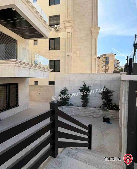 شقة شبه ارضية مميزة جدا مساحة 230م داخلي و 150م خارجي للبيع في عمان - دير غبار 