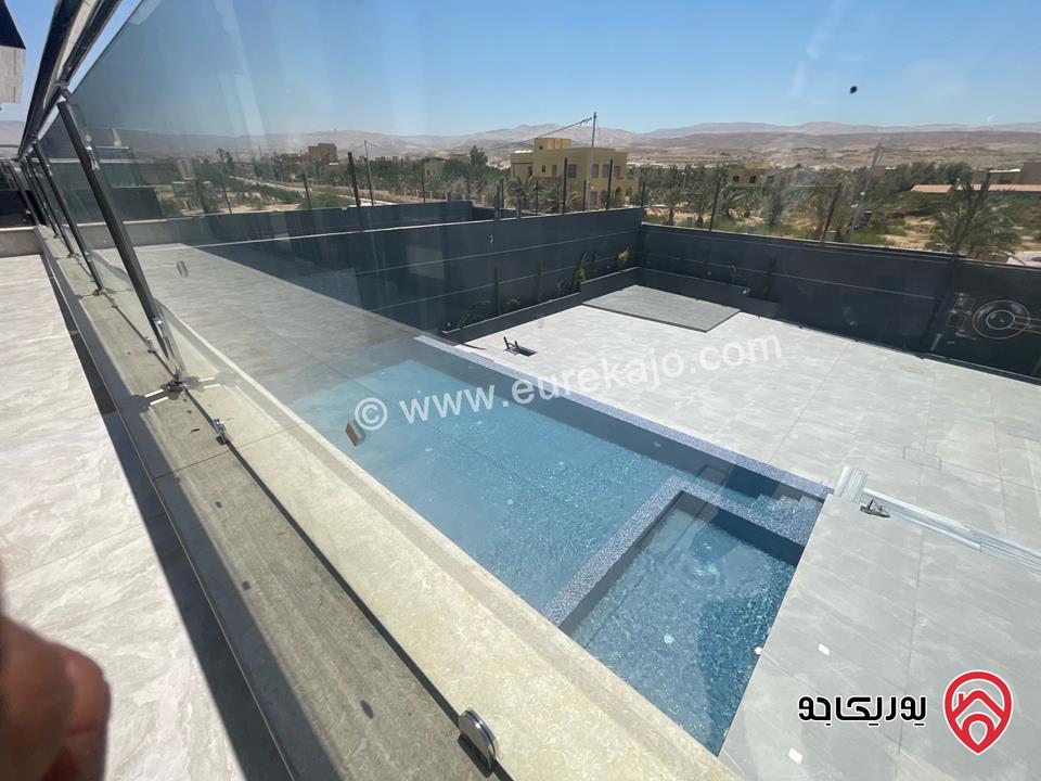 شاليه فاخر مساحة الأرض 680م ومساحة البناء 220م للبيع في البحر الميت منطقة الرامة تشطيب عالي