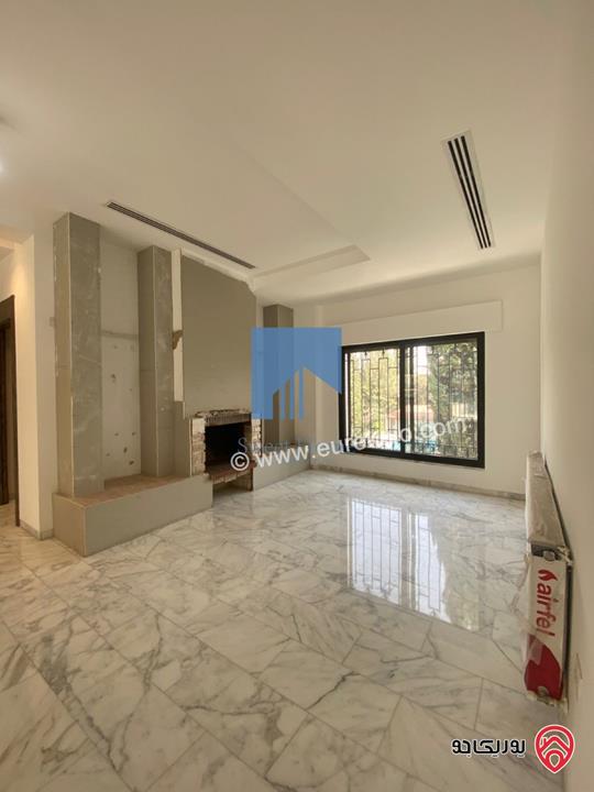 فيلا مستقلة فاخرة مساحة 700م على ارض 1 دونم و 350م للبيع في عمان - أم السماق الشمالي قرب التلاوي وخلف السنترو 