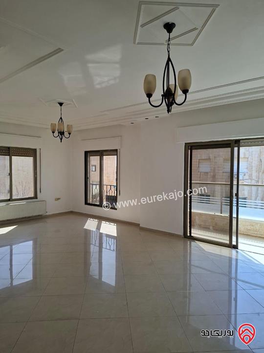 شقة طابق ثالث مساحة 140م للايجار في عمان - ام اذينة