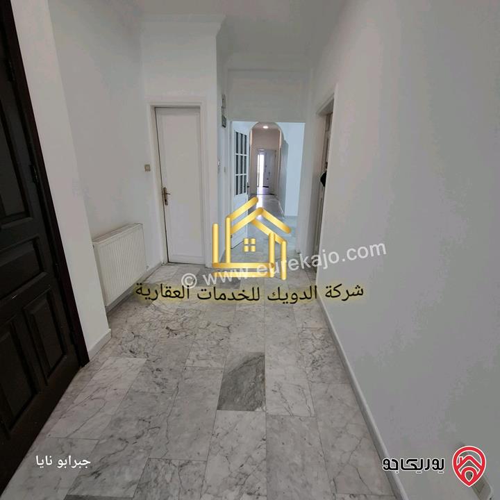 شقه فارغه طابق ثالث مساحة 185م للإيجار في عمان - خلدا 