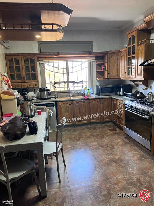 شقة فاخرة طابق ثالث مساحة 190م للبيع في عمان - خلدا