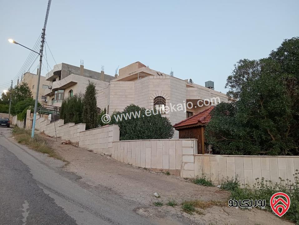 فيلا مساحة الأرض 1030م والبناء 600م للبيع في عمان - البنيات