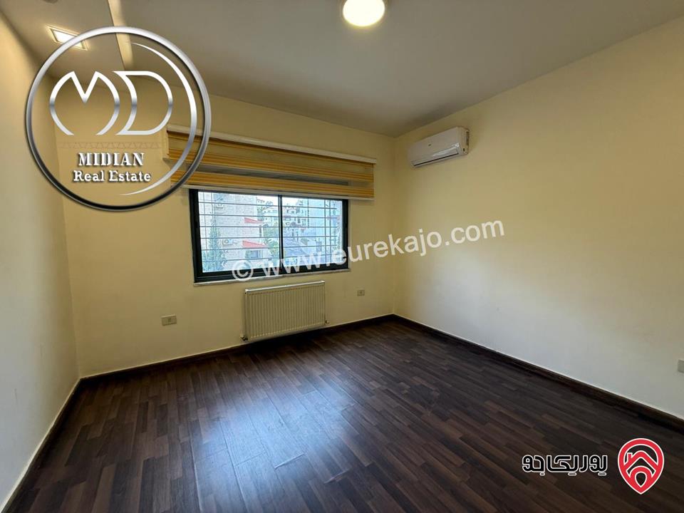 شقة أرضية فارغة للايجار في عمان - عبدون مساحة 230م 4 نوم تشطيبات و ديكورات عصرية فاخرة تصلح للأجانب و الهيئات الدبلوماسية