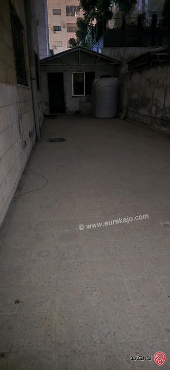 شقة ارضية مساحة 155م ويوجد إضافات 50م مبني حديقة وتراسات 200م للبيع في عمان - الجاردنز