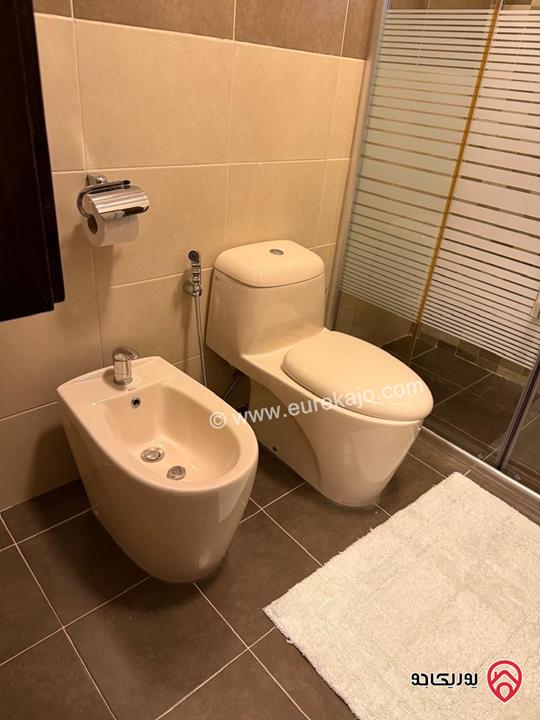 شقة سوبر ديلوكس طابق أخير مع روف مساحة 280م للايجار مفروشة في عمان - أم الكندم