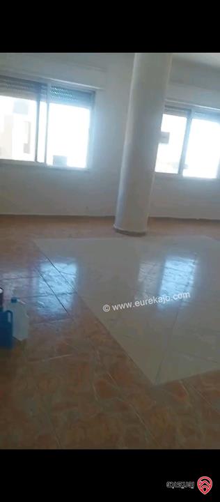 شقة مساحة 250م طابق ثاني للايجار في عمان - مرج الحمام 