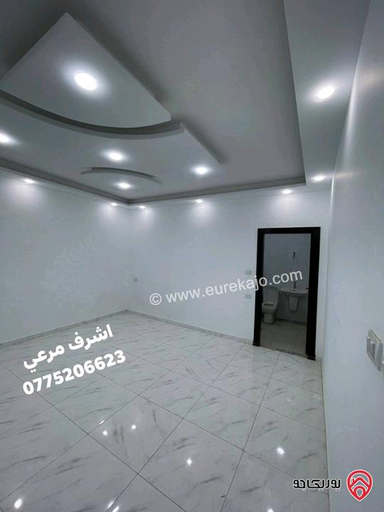 شقة طابق أول مساحة 180م مع ترس لم تسكن للبيع في الزرقاء الجديدة