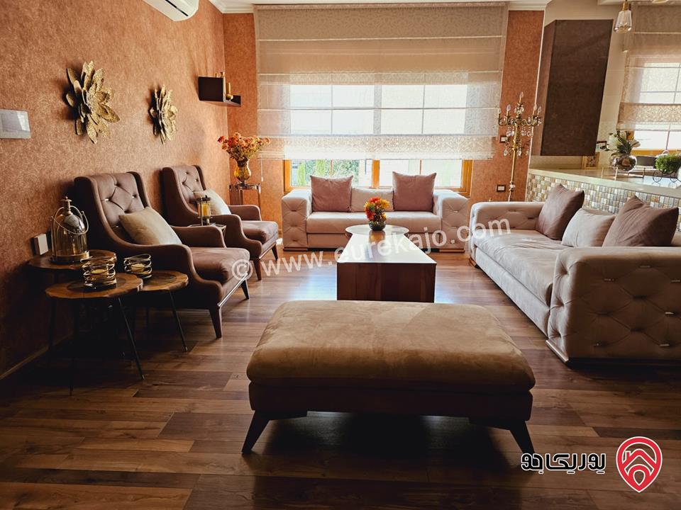 شقة سوبر ديلوكس مساحة 273م طابق أرضي مع مساحة خارجية 90م للبيع مفروشة في الجبيهة 