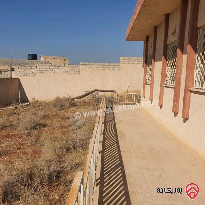 قطعة أرض مساحة 594م عليها بيت طابقين للبيع في البحر الميت جوفة الكفرين 