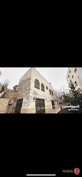 فيلا مساحة 886م على أرض 1 دونم للبيع في عمان - الجبيهة