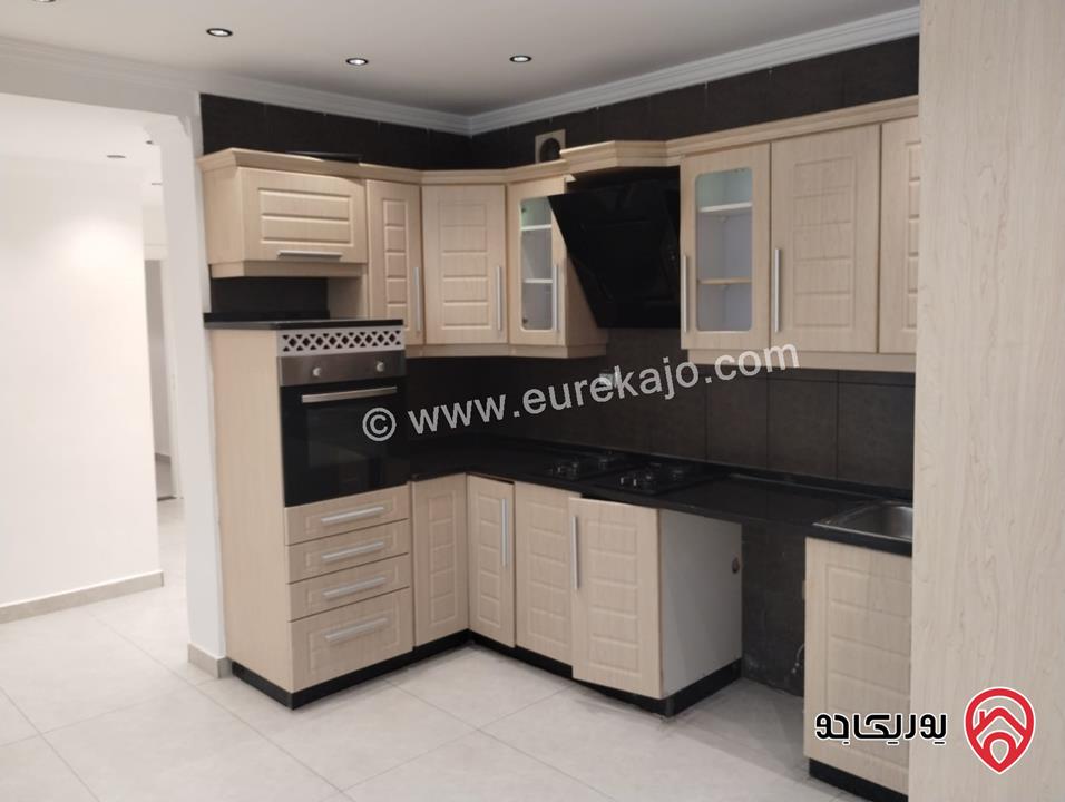 شقة رائعة في منطقة ام السماق 3 غرف نوم بحالة ممتازة - جديدة