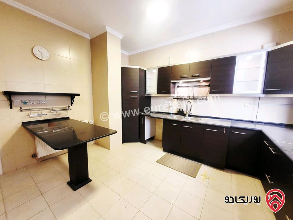 شقة مساحة 235م داخلي و 150م للبيع في عمان - الكرسي