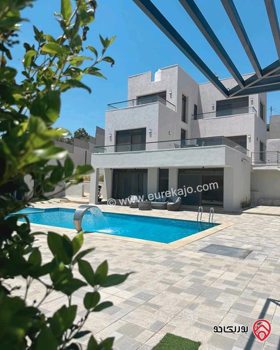 فيلا مساحة 700م على أرض 3 دونم و 512م للبيع في السلط