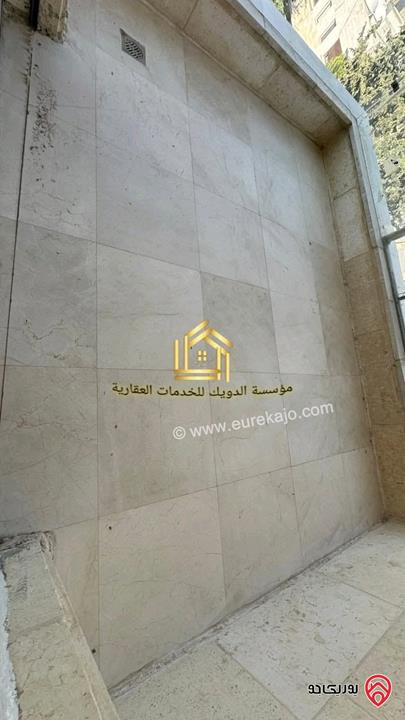 شقة فارغة مساحة 256م طابق ثالث للايجار في عمان - الدوار الرابع