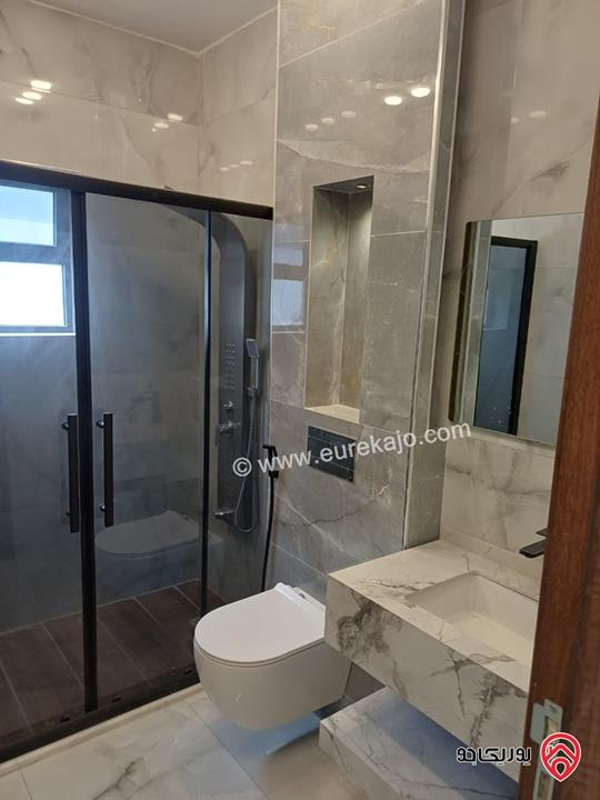 شقة مميزة سوبر ديلوكس طابق ثالث مع روف بناء جديد مساحة 196م للبيع في عمان - المقابلين