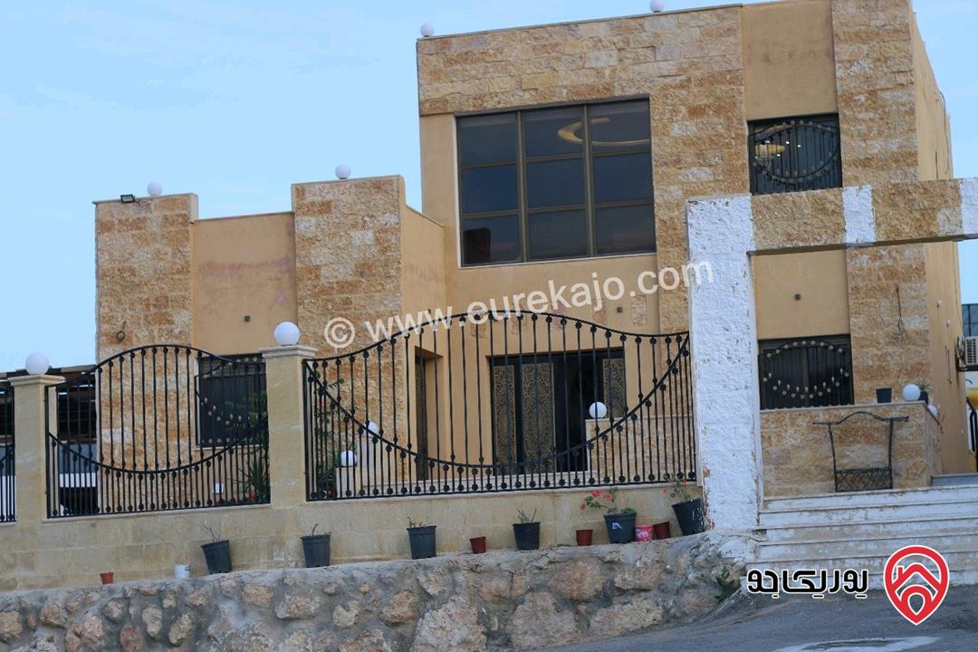 مزرعة مساحة الأرض 4 دونم وبناء مكون من طابقين للبيع في المفرق شرق جرش - دحل